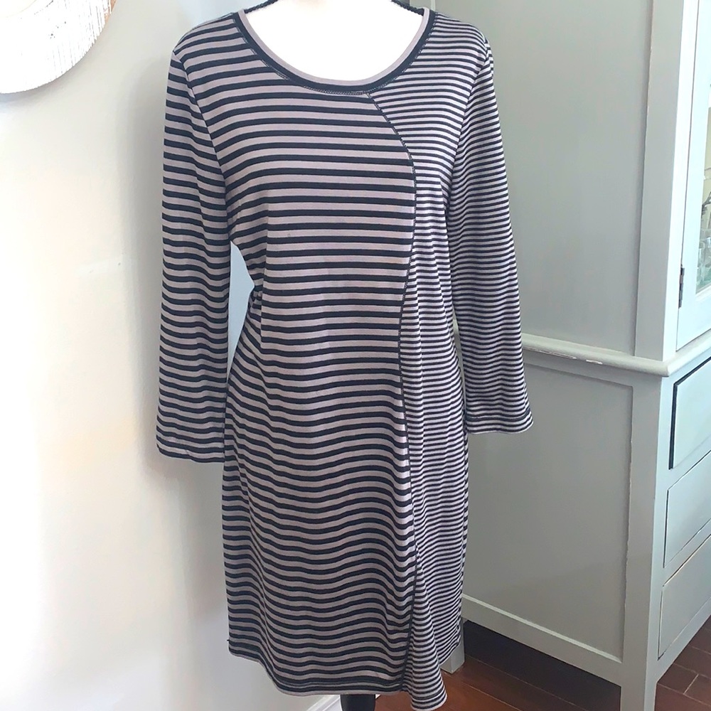 Max studio long sleeve gray and black striped dress